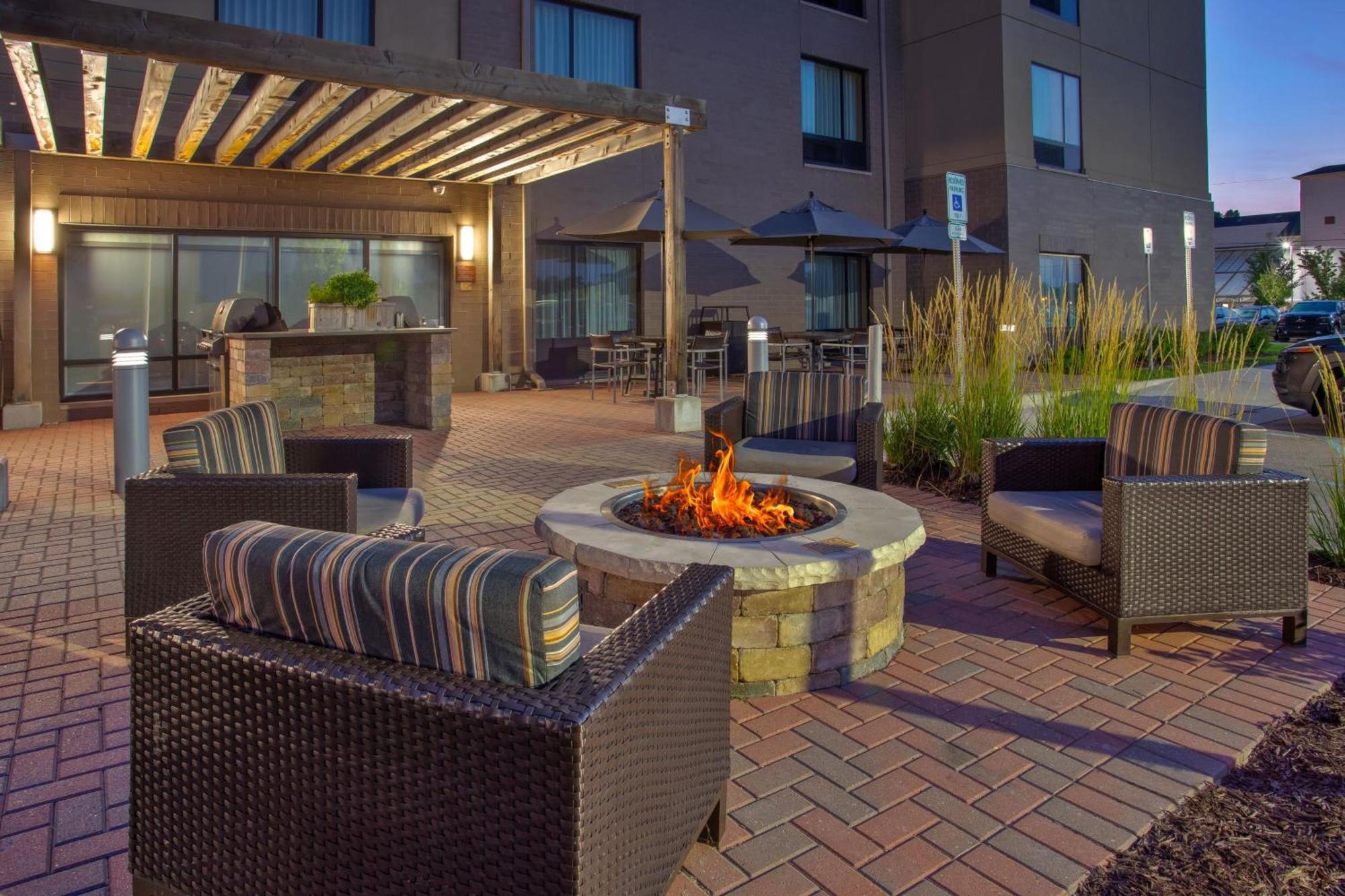 Towneplace Suites By Marriott Detroit Belleville Eksteriør billede